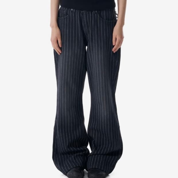 아캄 Striped Flare Denim Pants (Black)