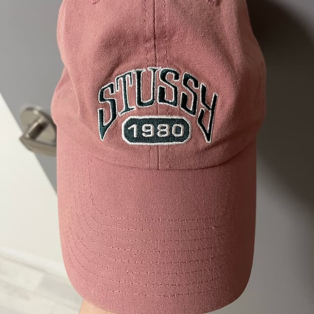 스투시 1980 로우 볼캡 핑크 (윤승아 볼캡)