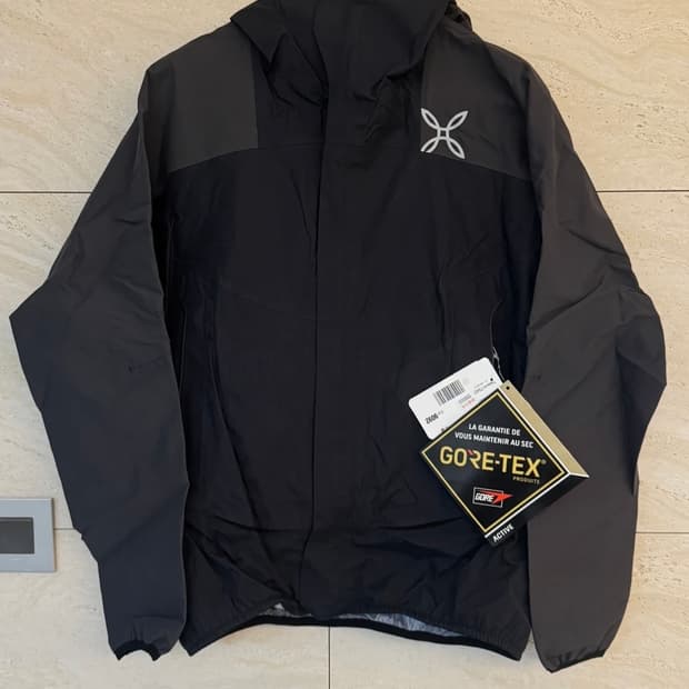 (새상품) 몬츄라 고어텍스 바람막이 자켓 블랙 등산복