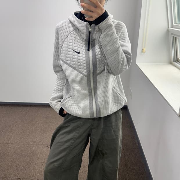Nike 나이키 화이트 펀칭 디테일 후드집업