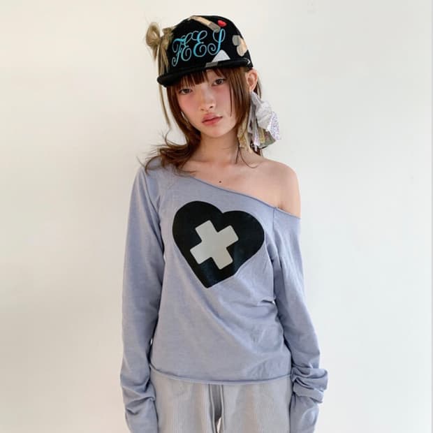 샵페어리) 크로스 하트 컷오프 티셔츠 블루