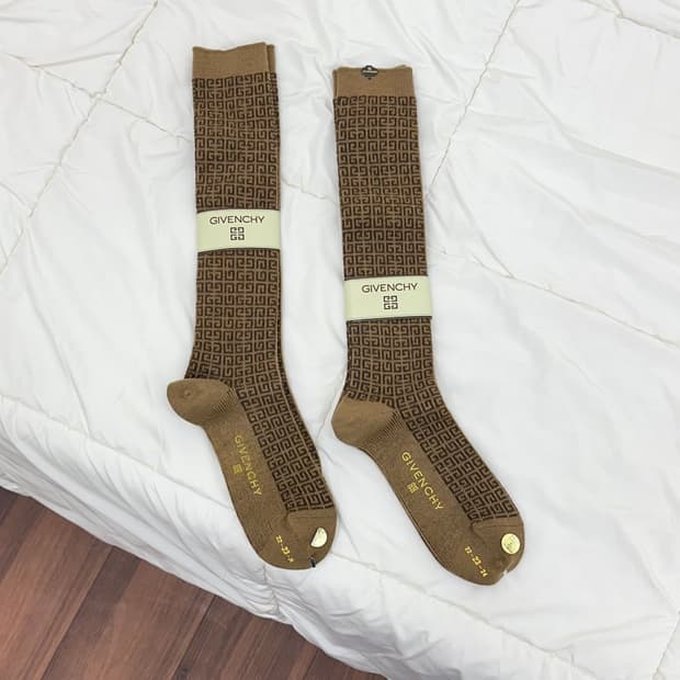 [새상품] givenchy / 지방시 로고 울 니삭스 