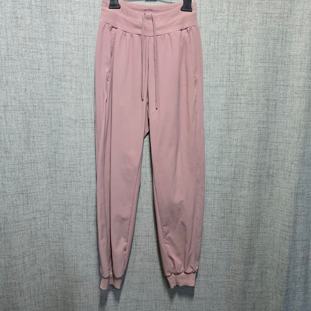 안다르 핑크색 기능성 조거팬츠 