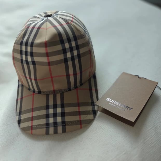 (새상품급)버버리 체크 모자 팝니다