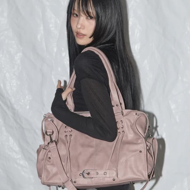 구해여)팬시클럽 벨티드 워싱 레더백 베이비핑크