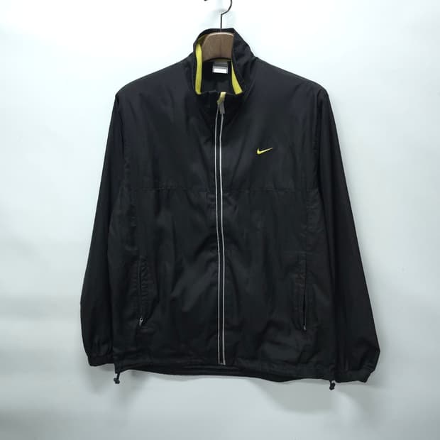 [나이키] 블랙 & 옐로우 배색 바람막이 (L사이즈/100)