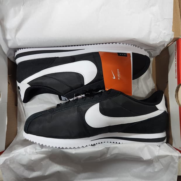 나이키 코르테즈 TXT 블랙 화이트 270사이즈