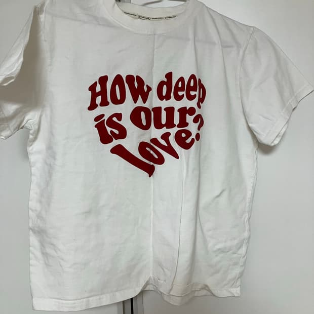 러브이즈트루 반팔티