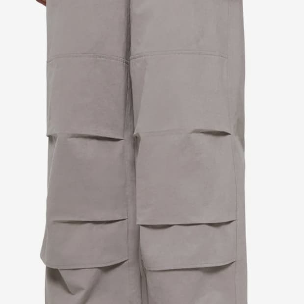 (비바스튜디오)
BUTTON PARACHUTE COTTON PANTS 