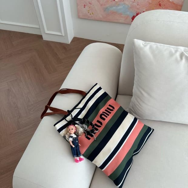 미우미우 뷰티 스트라이프 에코백 기프트백 핑크