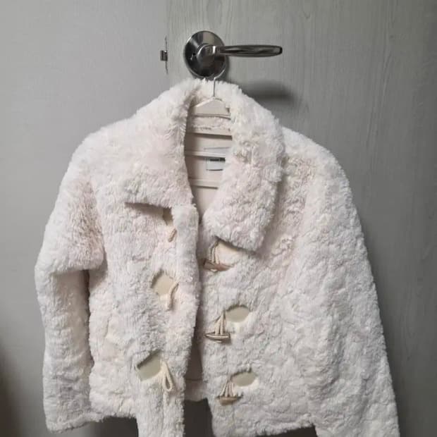 [메종블랑체] 화이트 퍼 숏 자켓