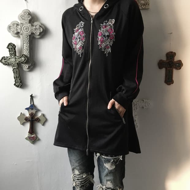 Algonquins skull patch point hood zip up