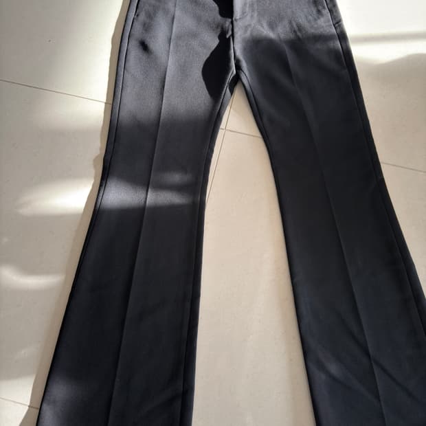 발렌시아가 100% 울 플레어 팬츠