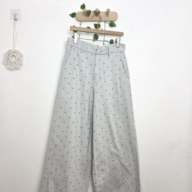 도트 자수 팬츠