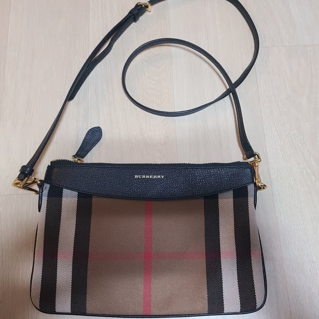 버버리 뉴페이톤 크로스백