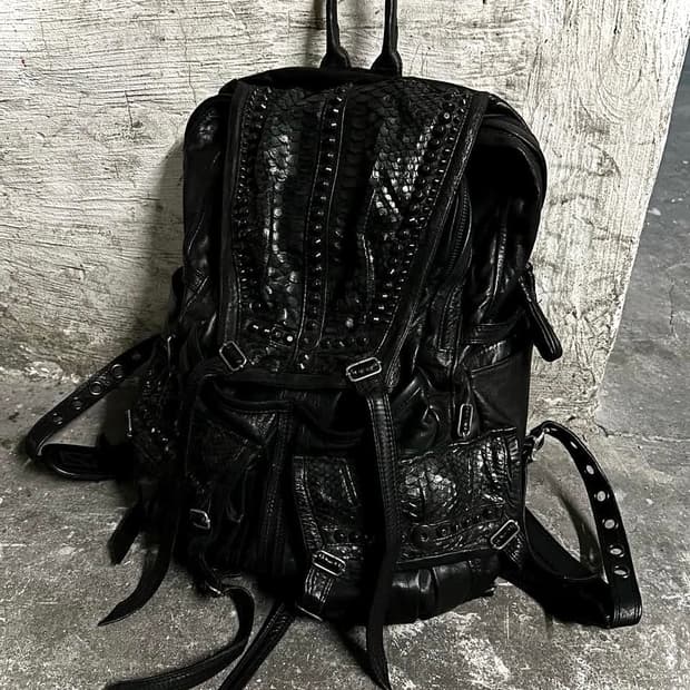 Kmrii Python leather bagpack🐍