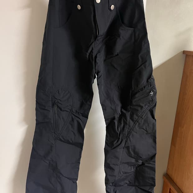 더 뮤지엄 비지터 팬츠