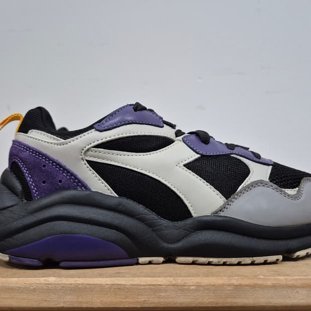 디아도라 위즈런 스니커즈 260