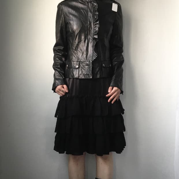 Frill point high neck leather jacket