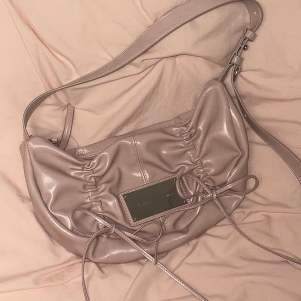 마뗑킴 하프 리본 셔링 숄더백