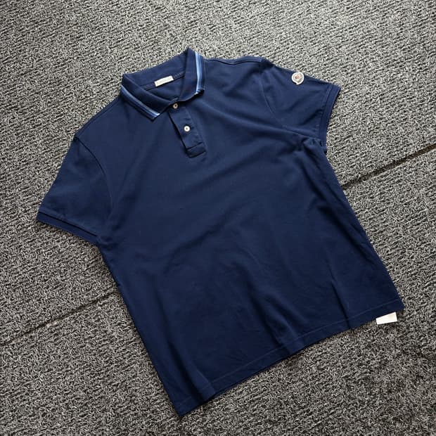 몽클레어 스몰로고 반팔 카라티 2637