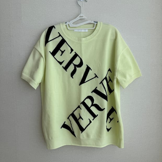 한섬 보브 레터링 포인트 니트 반팔