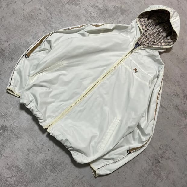 유일매물 대대장 버버리 바람막이