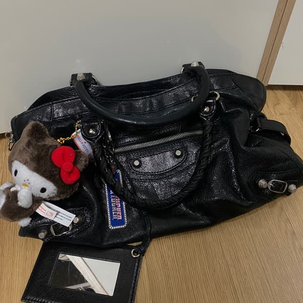 발렌시아가 모터백 미듐 블랙 급처