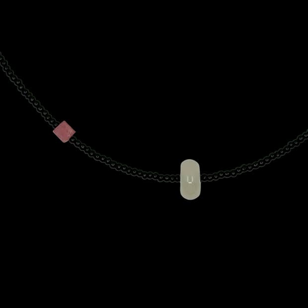 Offset necklace - black