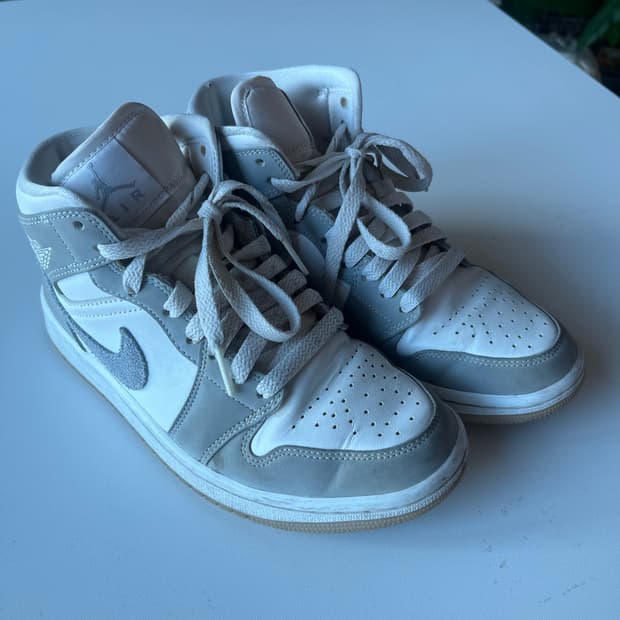 조던 1 미드 울프 그레이