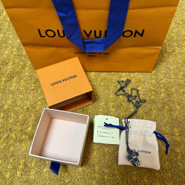 루이비통 포트 비비엔느 목걸이 M00831 새상품