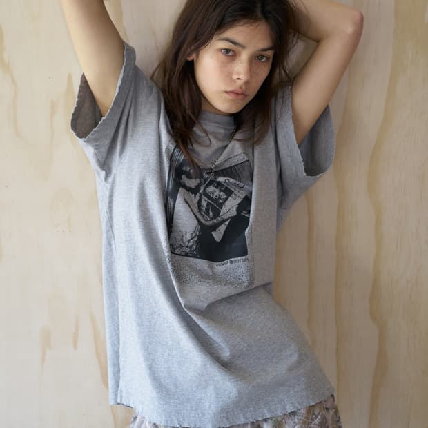 (구해요) S/E/O DISTRESSED GIRL T-SHIRT GREY
