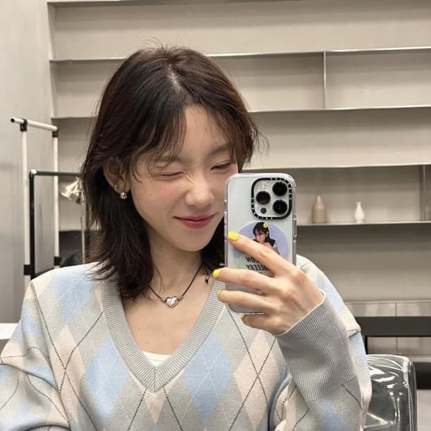 오버듀플레어 클래식 아가일 니트 페일블루