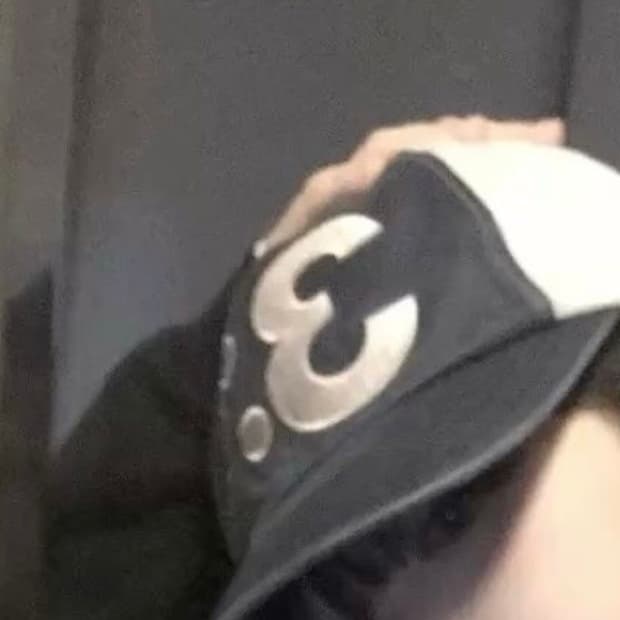 더콜디스트모먼트모자 삽니다