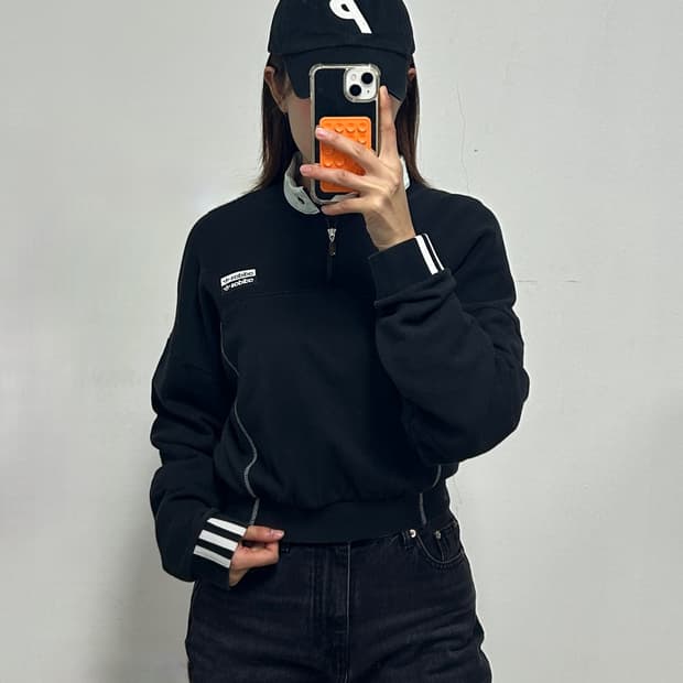 아디다스 민트 카라 배색 크롭 맨투맨 