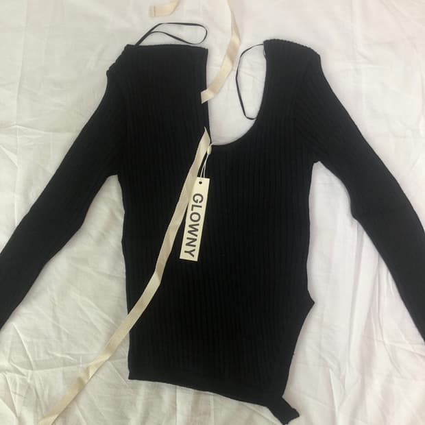 글로니 아이사 니트 블랙