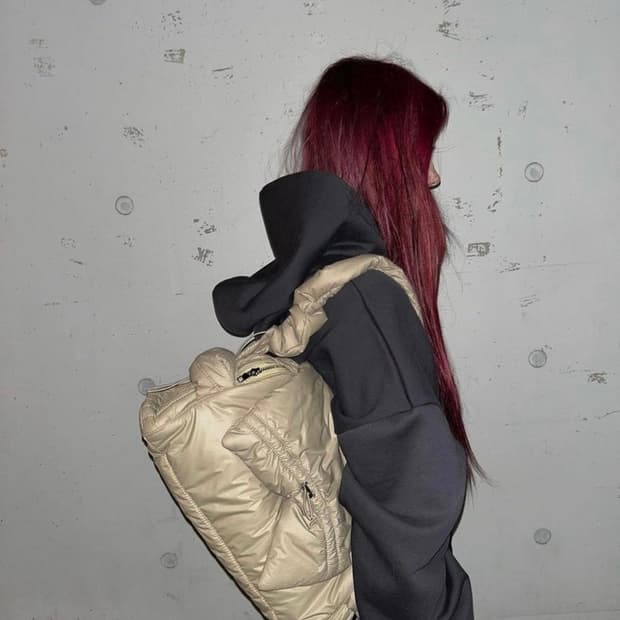 LEEY  SHIRRING SHOULDER PADDED BAG