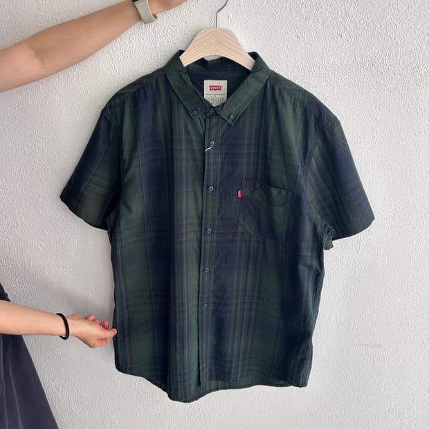 Levi’s check shirt