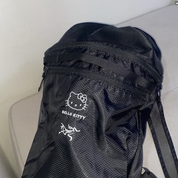 아크테릭스 헬로키티 커스텀 백팩