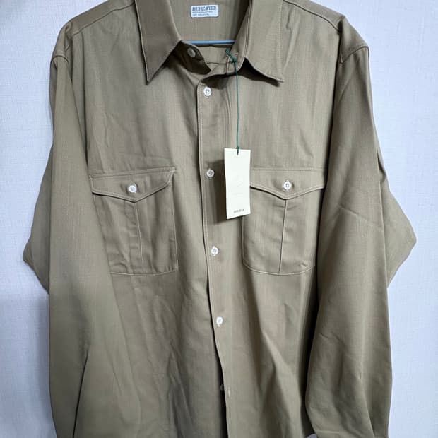 무신사 비헤비어 베이지셔츠