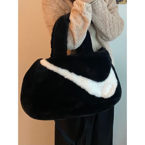 나이키 빅스우시 퍼 크로스백