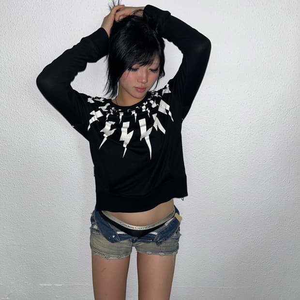 lightning bolt pattern sleeve