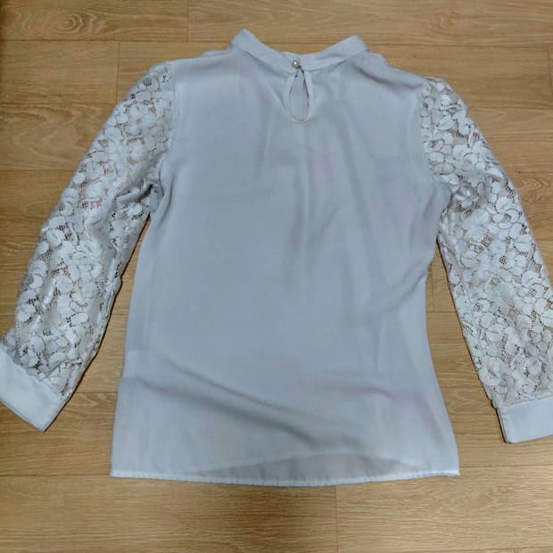 무자크muzak 레이스 소매 화이트 블라우스