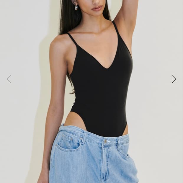 _글내림_프로젝트웨이브 Move V Strap Bodysuit 바디수트