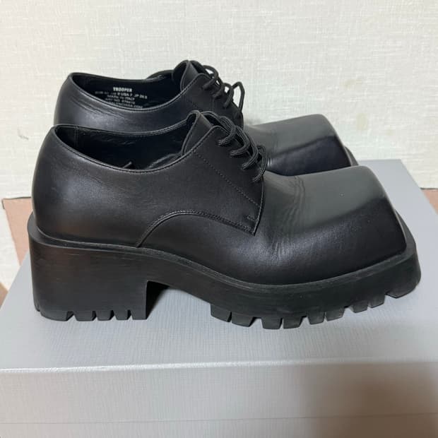 balenciaga trooper derby 40