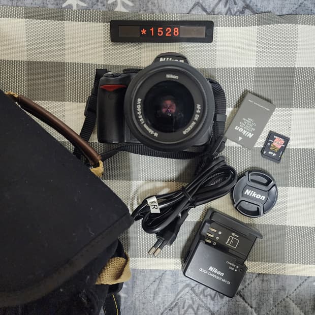 니콘 D3000 디지털카메라 18-55 줌렌즈 가방세트