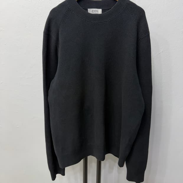 정품) COS 코스 남성 레귤러핏 블랙 니트 스웨터 M