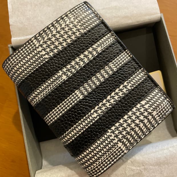 톰브라운 카드지갑 한정판