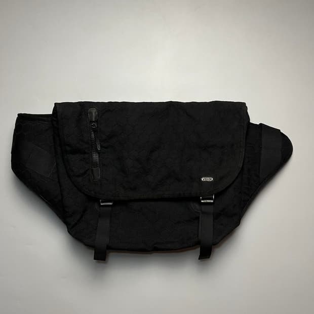 비즈빔 07fw 올드비즈빔 Hexagon E-cat 메신저백
