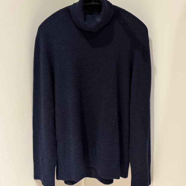 [S] 더로우 터틀넥 니트